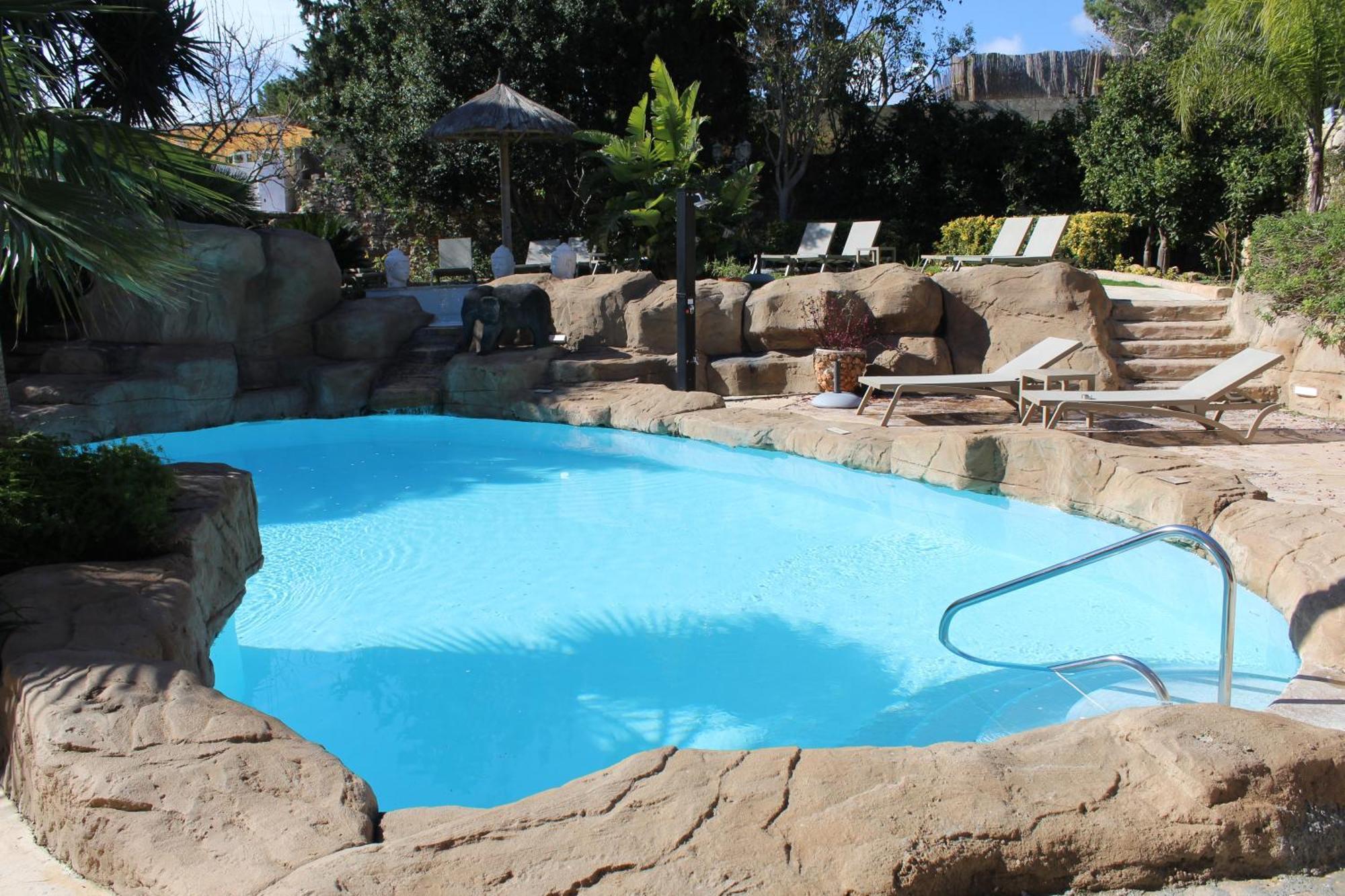 The Red Farm Relais & * Iklin